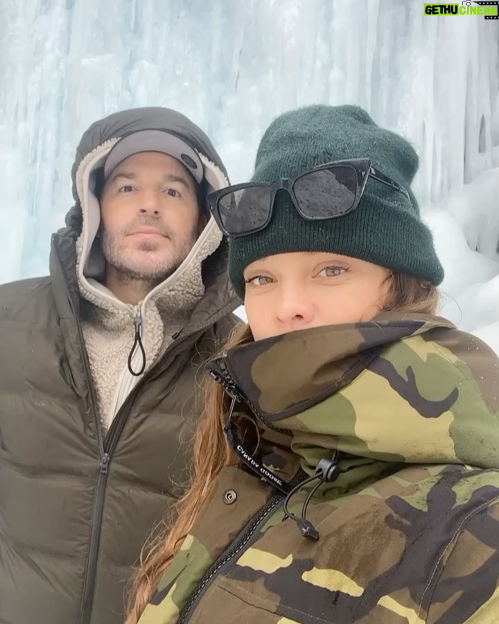 Nina Agdal Instagram - Sometimes you just need some fresh air, a couple of friends and some good laughs to recharge those batteries 💙 (tested/quarantined prior to seeing eachother) What do you do to recharge? Upstate NY