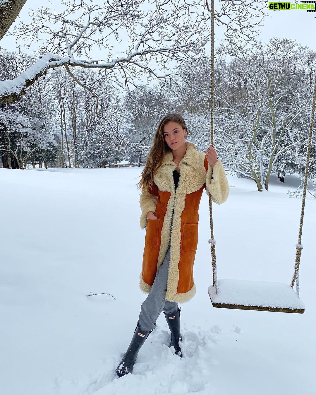 Nina Agdal Instagram - Soo... is it hot toddy o’clock yet? ☕️