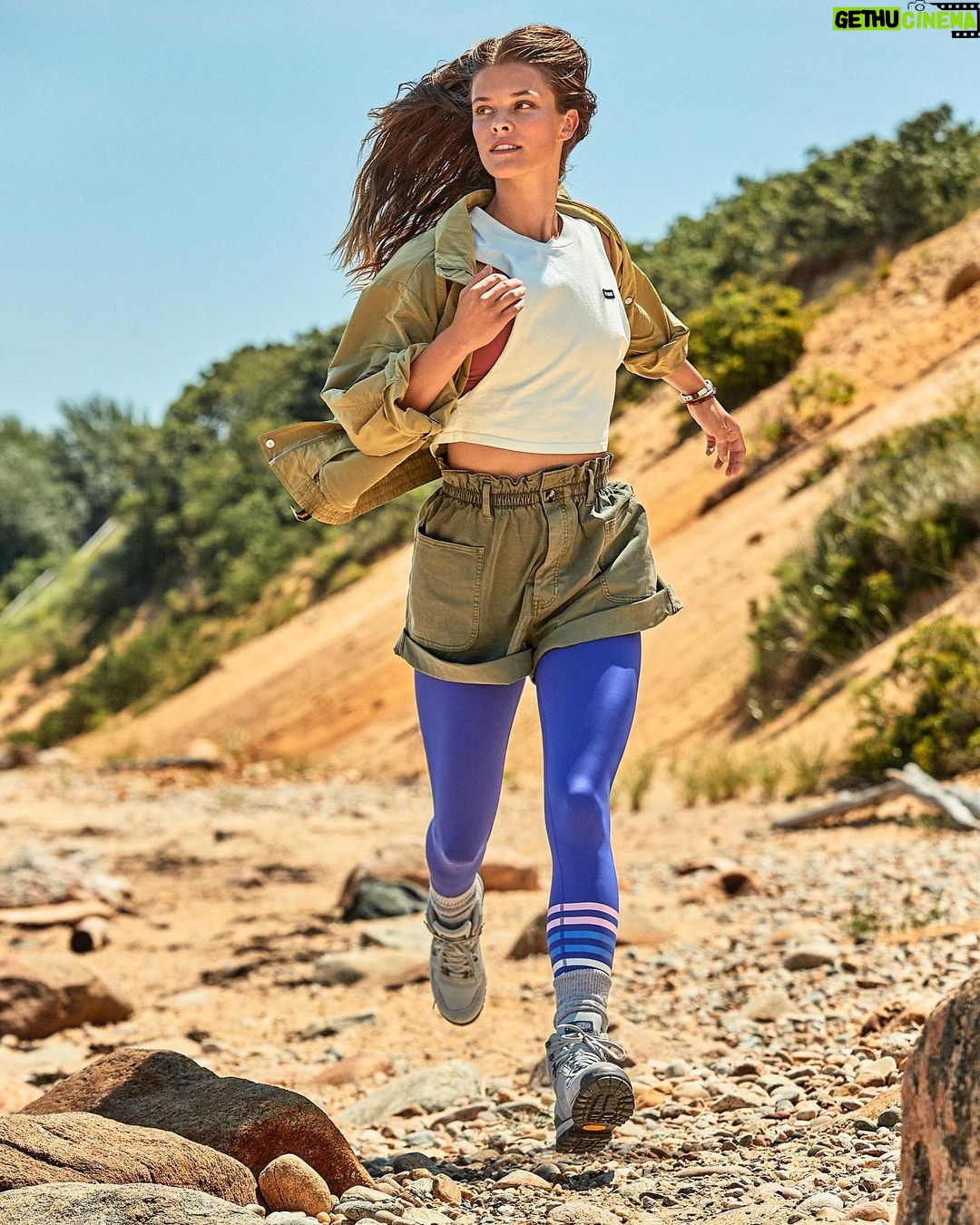 Nina Agdal Instagram - Honestly these hiking outfits are a vibe. Gonna try and dress like this for my zoom meetings tomorrow π₯Ύπ @shape x @wattsupphoto 2020