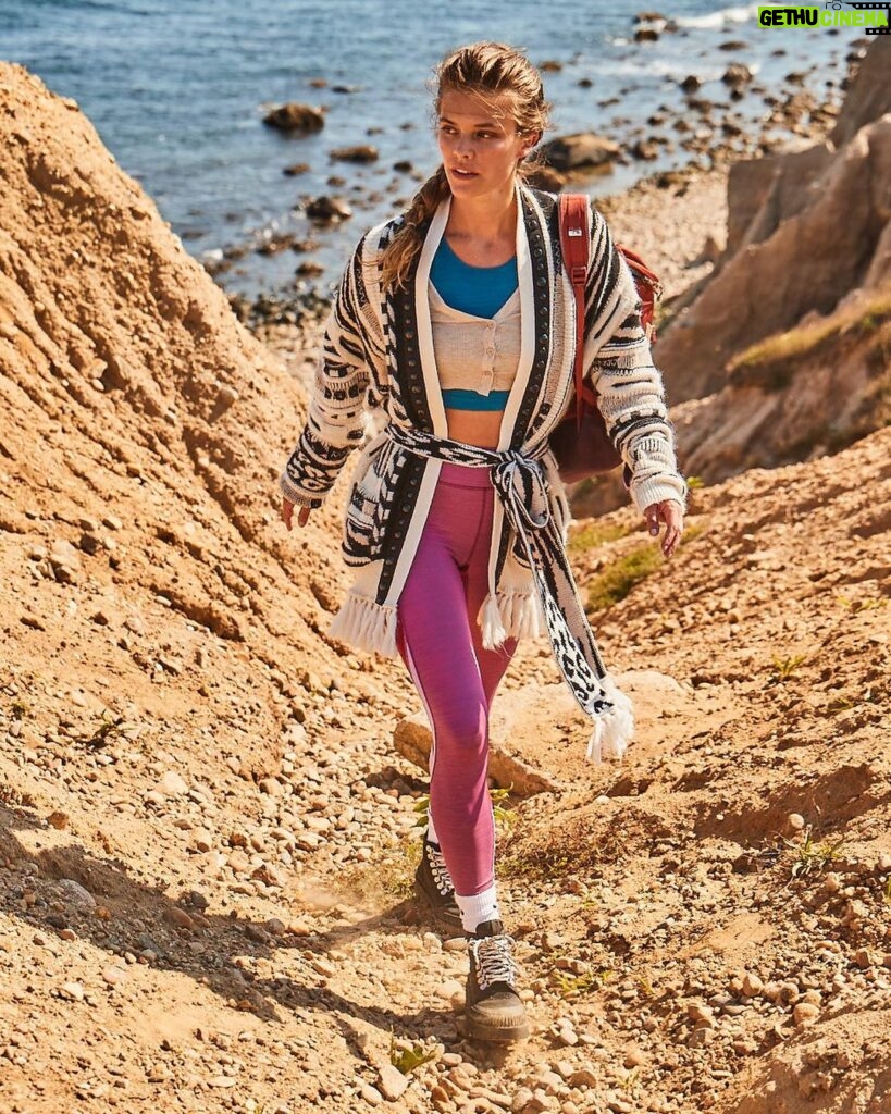 Nina Agdal Instagram - Honestly these hiking outfits are a vibe. Gonna try and dress like this for my zoom meetings tomorrow 🥾👍 @shape x @wattsupphoto 2020