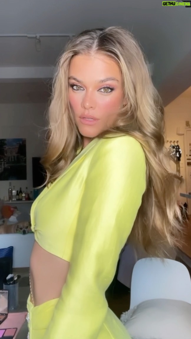 Nina Agdal Instagram - Glam appreciation post cus I truly don’t look like this without them @adammaclay @julietteperreux @jamiefrankel 🤓