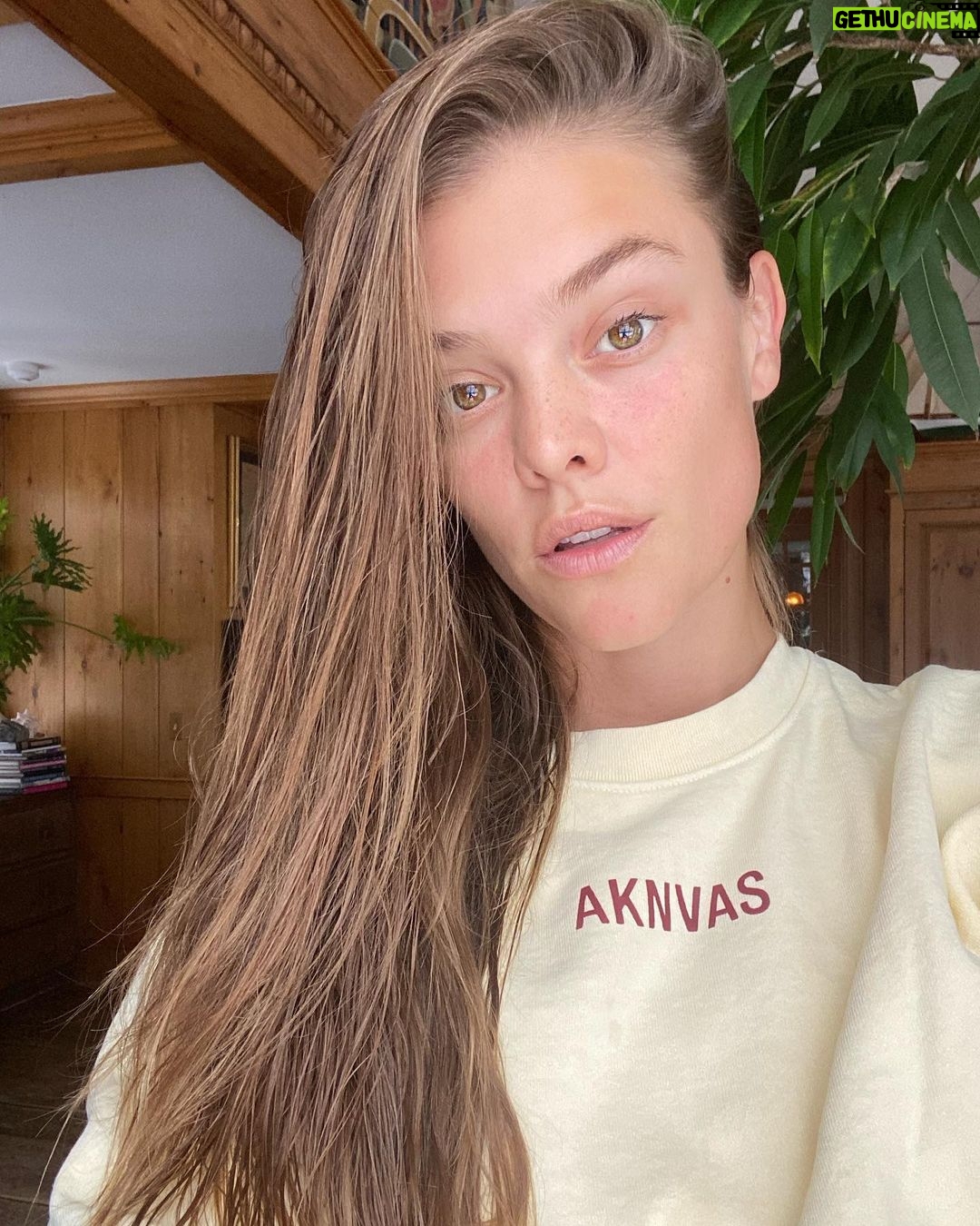 Nina Agdal Instagram - Snow lighting wins 💯