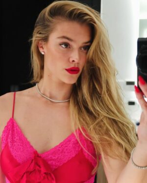 Nina Agdal Instagram - Holiday season ‘23 🦃🎄🥰