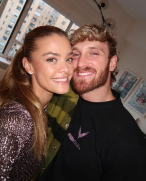 Nina Agdal Instagram - Holiday season ‘23 🦃🎄🥰