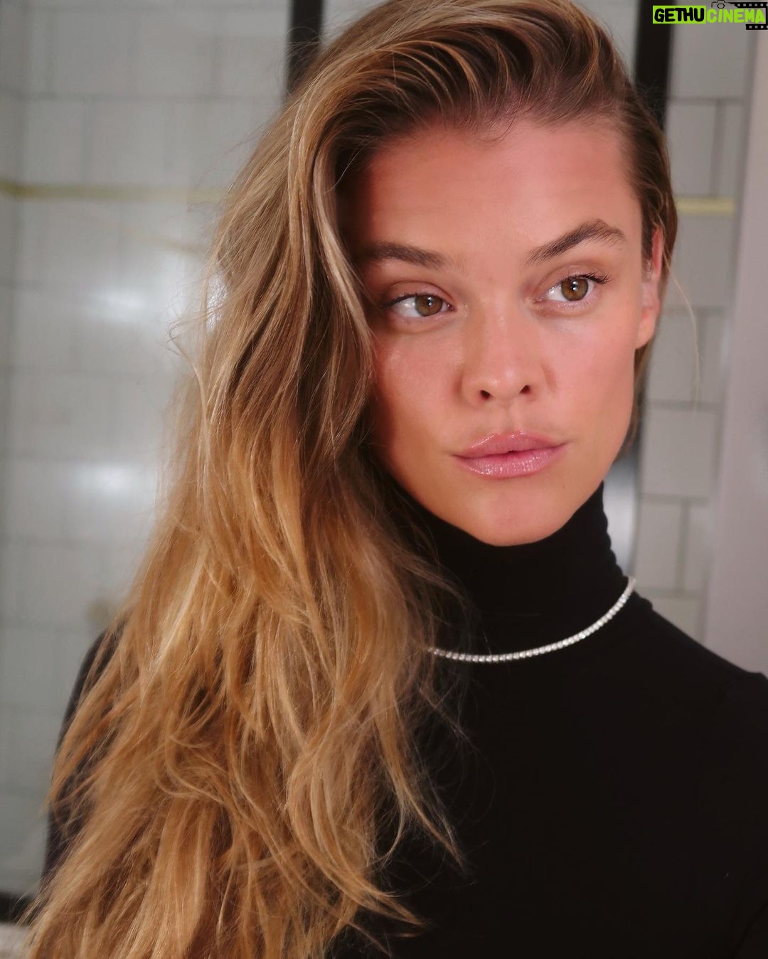 Nina Agdal Instagram - Reading your mind but keeping it to myself 🙃
