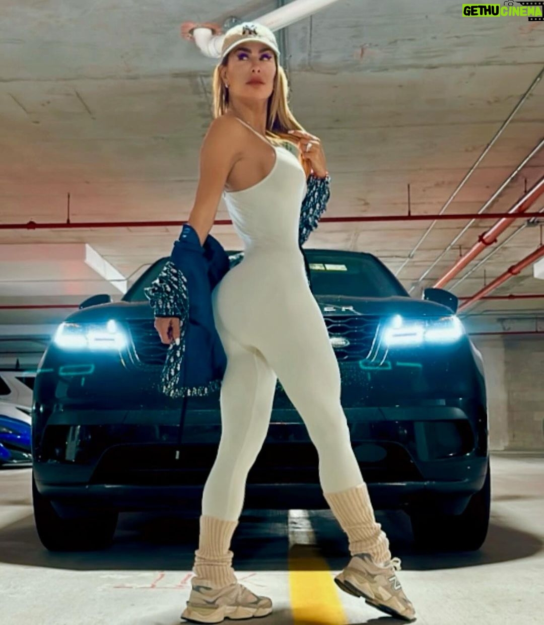 Ninel Conde Instagram - 🚗🚗🚗 . La vida es un viaje … disfrútalo !!! . #ride #car #rangerover #dior #love #fastandfurious #sexy #newbalance #ninelconde #fye #trend Miami, Florida