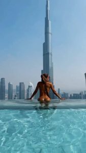 Ninel Conde Instagram - I need vitamin D…. Dubai .. where the dreams come to life ❤️.. . . . #adresskyviedubai #burjkhalifa #dubai #cometodubai #ninelconde #almarey #fy #fyp #fye