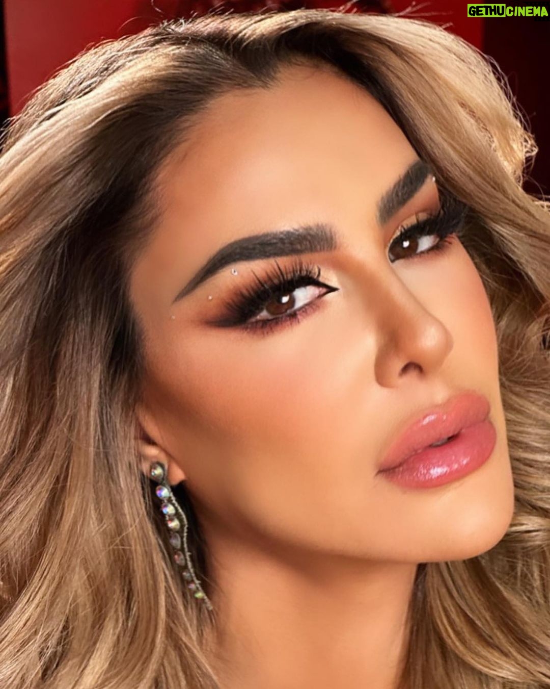 Ninel Conde Instagram - ¡Mis bombones, TGIF!😍 Ay bombones, ya es viernes, ¿saben qué significa eso? Que ayer salió un nuevo capítulo de “Las Indomables”. Vayan a verlo .🔥 Ya saben, descargue la app de @Miracanelatv y, ¡no se pierdan ningún episodio!😜 💄@vicoguadarrama 💇🏼♀️@julioescuderomakeup @armandeusbrickell #Actress #Lasindomables #bauty #ninelconde #viral #fy #reel #inspiration #gym #fitgirl #miamifit #glam Miami, Florida