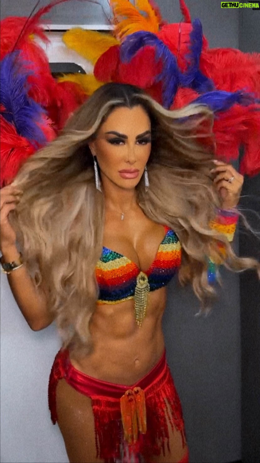 Ninel Conde Instagram - I Lovet it! 🌈 Tienen talento, bebés. Me siento honrada porque este grupo tan maravilloso de @dragracemexico hizo una presentación icónica de este bombón.🥵🥵 Sí, hasta los mejores lugares de mi México lindo ha llegando su cariño. ¡Lo hicieron excelente!✨✨ ¡¡Los amo!!😍 #lgbt #pride #ninelconde #viral #almarey #drag #dragracemexico #fy #bombón #medicenbombon