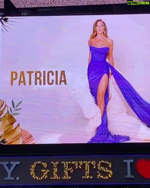 Ninel Conde Instagram - We are on time square New York ! God is good all the time ❤️🫶… Don’t stop believing 🎶🎶.. . #timesquare #timesquarebillboard #ninelconde #fye #fy #trend #fashion #trend @miracanelatv @danielferrerc @mediaconceptspr @makeupbydiego @julioescuderomakeup Time Square New York