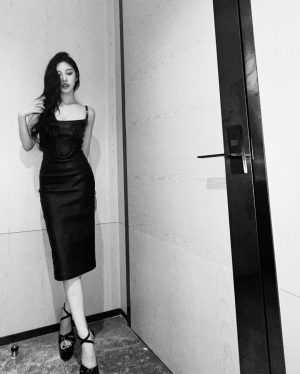 Ningning Instagram - Love your W🖤

@wkorea