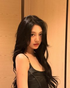 Ning Yi Zhuo Instagram - Love your W🖤 @wkorea
