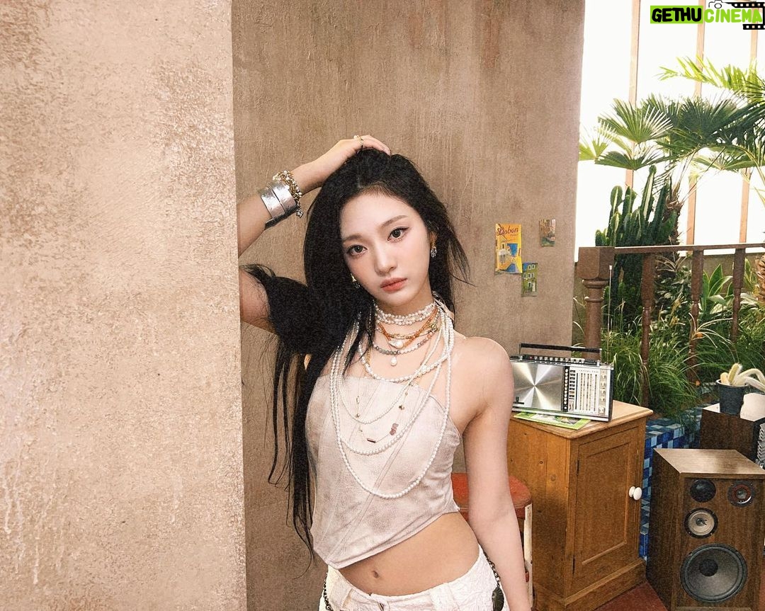 Ning Yi Zhuo Instagram - 까먹고있었던 비하인드 사진🧚