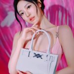 Ning Yi Zhuo Instagram – @versace in@BEIJING SLT 🩷
下次再见 北京