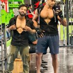 Nishant Singh Instagram - Available in two sizes. Medium and Large 💪🏻😂 Gurupurnima post😃 #ChestGains #FitnessJourney #TrainWithTheBest #FitLife #FitnessMotivation #WorkoutGoals #TeamWorkout #FitnessProgress #BodyGoals #FitnessInspiration #DedicationPaysOff #GymLife #FitnessPartners #FitnessGoals #StrengthTraining #GainsOnDisplay #FitnessTogether #FitnessCommunity #FitFam #TrainingHard #BuildingMuscles #nishantsinghmalkani #sunnyshetty