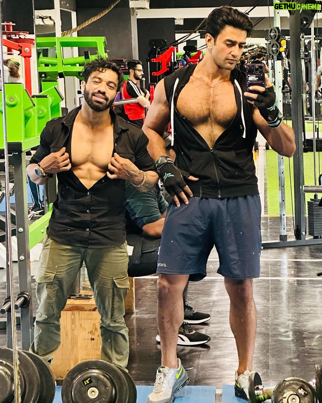 Nishant Singh Instagram - Available in two sizes. Medium and Large ๐ช๐ป๐ Gurupurnima post๐ #ChestGains #FitnessJourney #TrainWithTheBest #FitLife #FitnessMotivation #WorkoutGoals #TeamWorkout #FitnessProgress #BodyGoals #FitnessInspiration #DedicationPaysOff #GymLife #FitnessPartners #FitnessGoals #StrengthTraining #GainsOnDisplay #FitnessTogether #FitnessCommunity #FitFam #TrainingHard #BuildingMuscles #nishantsinghmalkani #sunnyshetty
