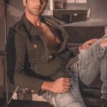 Nishant Singh Instagram – Kar lijiye and thank me later 🤣👍🏼

“Casually cool and effortlessly stylish. Embracing the charm of undone edges and carefree vibes.”

#HandsomeHunk #StaircaseStyle #GreenDenimVibes #EffortlesslyCool #MessyHairDon’tCare #TornJeansFashion #nishant #nishantsinghmalkani 

Shot by @ilmanaazphotography1 
Hair by @azruddin_hairstylist 
Edit by @lsd.photography.official