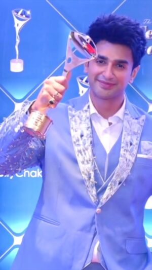 Nishant Singh Instagram - Thank you @indtellyawards for honoring me with the award for being the 'Most Fit and Handsome actor' on Indian television.

Fitness Guru @sunnyshetty_ 
Costume Design by : suumaayaa by @shilpsaxena
Hair by @azruddin_hairstylist 

Video edit : @yousra.fazal ❤️