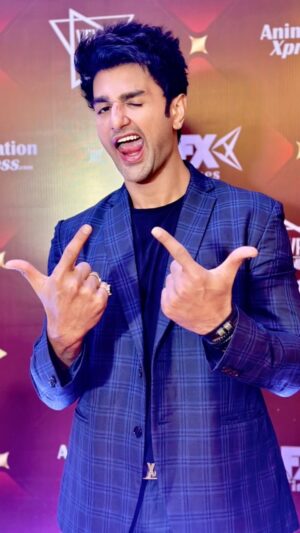 Nishant Singh Instagram - It was a true honor indeed to be able to present awards to the technicians or may I say the back bone of our industry. Thank you for choosing me to present at the 'VFX and more' VAM Awards.

On a side note, I think this is my first ever pic with this kind of expression! Can you guys find anything similar? Tag me. 

🎥 @aruna_reporter 
Costume @shilpsaxena (Suumaayaa)
Hair @azruddin_hairstylist 

#nishantmalkhani