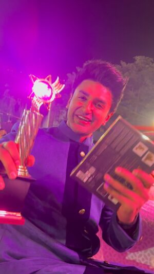 Nishant Singh Instagram - Thank you @iifta_awards for bestowing me with the 'Breakthrough Performer' of the year Award.

It's truly an honor to be recognized for your skills. 

Costume Designed by Suumaayaa @shilpsaxena 
🎥 @nyra_banerjee 

#nishantmalkhani
