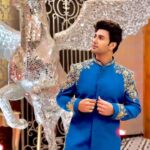 Nishant Singh Instagram - Shaadi mein aaye hai toh taiyaar hoke aaiye 💕 #manyavar 😂 🎥 @lila_kirtana_das Designed by Suumaayaa @shilpsaxena #nishantmalkhani