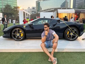Nishant Singh Instagram - Vroom Vroom?? 😈😍

#nishantmalkhani #ferrari #black