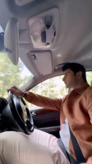 Nishant Singh Instagram - Lost in the breathtaking beauty of Gulmarg, Kashmir 🏞️🚗 The winding roads, the scenic valleys – every twist and turn fills me with excitement! 

Can’t help but think of my upcoming show, Pashmina, premiering on SONYSAB on October 25th at 7:30 PM. 

Join me on this thrilling ride both on and off-screen! 📺🔥

 #PashminaOnSONYSAB  #GulmargDiaries #ExcitementUnleashed
@sonysab @siddharthpmalhotra @sapnamalhotra01 @alchemyfilmsprivatelimited