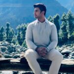 Nishant Singh Instagram - Romeo: A Love-Struck Heart in a World of Tragedy ❤️🌹 Just like Raghav in my series ‘Pashminna,’ Romeo too found himself entangled in a timeless tale of love, sacrifice, and destiny. Both characters embarked on journeys filled with passion and challenges, showcasing the universal nature of love stories throughout history. 💔📖 #Pashminna #RomeoAndJuliet #nishantmalkhani #nishantsinghmalkani 📷 @azruddin_hairstylist