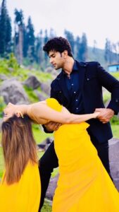 Nishant Singh Instagram - Pouring 4 Million+ Drops of Love with @nishantsinghm_official & @nyra_banerjee in ‘Baarish’. Javed Ali & Arpita Mukherjee’s Soulful Melody, Composed by @karan_lakhan_music, Directed by @rahuldogra.official Costumes design by @satvastudios Produced by @ja_production_official 🎤❤️ Singers : @javedali4u @arpitamukherjeesinger Hair by @azruddin_hairstylist Make up @shanawazhashmi5 #JavedAli #nishantmalkhani #nyrabanerjee #arpitamukherjee #nishantnyraromance #japroduction #baarish