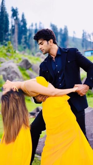 Nishant Singh Instagram - Pouring 4 Million+ Drops of Love with @nishantsinghm_official & @nyra_banerjee in ‘Baarish’. Javed Ali & Arpita Mukherjee’s Soulful Melody, Composed by @karan_lakhan_music,  Directed by @rahuldogra.official Costumes design by @satvastudios Produced by @ja_production_official 🎤❤️
Singers : @javedali4u @arpitamukherjeesinger 
Hair by @azruddin_hairstylist 
Make up @shanawazhashmi5 

#JavedAli #nishantmalkhani #nyrabanerjee #arpitamukherjee #nishantnyraromance #japroduction  #baarish