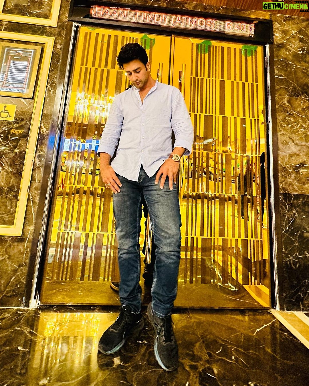 Nishant Singh Instagram - π¬ On set: Award-winning performances! π At the cinema: World champion of awkwardly cute poses! π
πΈ Embracing the spotlight when it's scripted, and blushing my way through candids. Lights, camera, candid-action! π₯β¨ #ActorOnSet #CandidCutie #nishantsinghmalkani