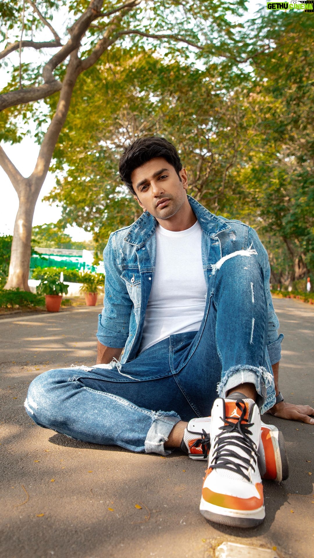Nishant Singh Instagram - The truly fashionable are beyond fashion. . . Featuring @nishantsinghm_official Shot by @artographybysagar Hair stylist @azruddin_hairstylist . . . . . #reelit #reelkarofeelkaro #nishantmalkani #trendingsongs #bollywoodsongs #denimstyle #grwm #styleinspiration #fashiondiaries #photoshoot #photographyreels #iamartographer #canon_photos Indore City