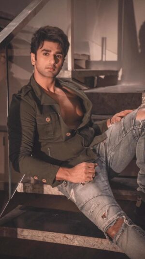 Nishant Singh Instagram - 💕📷

@ilmanaazphotography1 
Hair by @azruddin_hairstylist 
MU @shanawazhashmi5