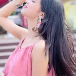 Nitanshi Goel Instagram - Dil Jhoom-Jhoom🫶🏻🩷 Earrings @jewellery_to_girls #DilJhoom #nitanshigoel #NoraFatehi #laapataaladies Laapataa Ladies