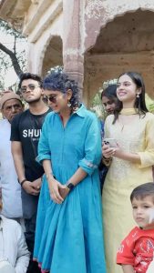 Nitanshi Goel Instagram - #LaapataaLadies ko khojte-khojte hum aa pahuche Bhopal mein, jald hi milte hai aap se 1st March ko cinemas mein ✨ @nitanshigoelofficial @pratibha_ranta @ss_this_side @chhaya.kadam.75 @ravikishann #Aamirkhan @raodyness #JyotiDeshpande @aamirkhanproductions @kindlingindia @officialjiostudios @tseries.official @bookmyshowin @pvrpictures #BiplabGoswami @snehadesaiofficial @ramsampathofficial @swanandkirkire @prashantpandeyofficial @divynidhisharma @shreyaghoshal @arijitsingh @sukhwindersinghofficial @sonamohapatra @mastercutpictures @antaraclicks @farooquinaved