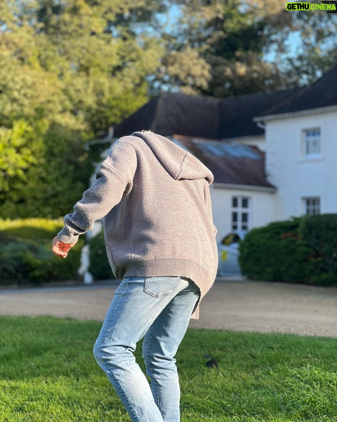 Niti Chaichitathorn Instagram - แบบเก็นหน้าชัด เห็นหน้าไม่ชัด และไม่เห็นหน้าเลย รูปสุดท้ายสวยสุด Mercure Gloucester Bowden Hall Hotel