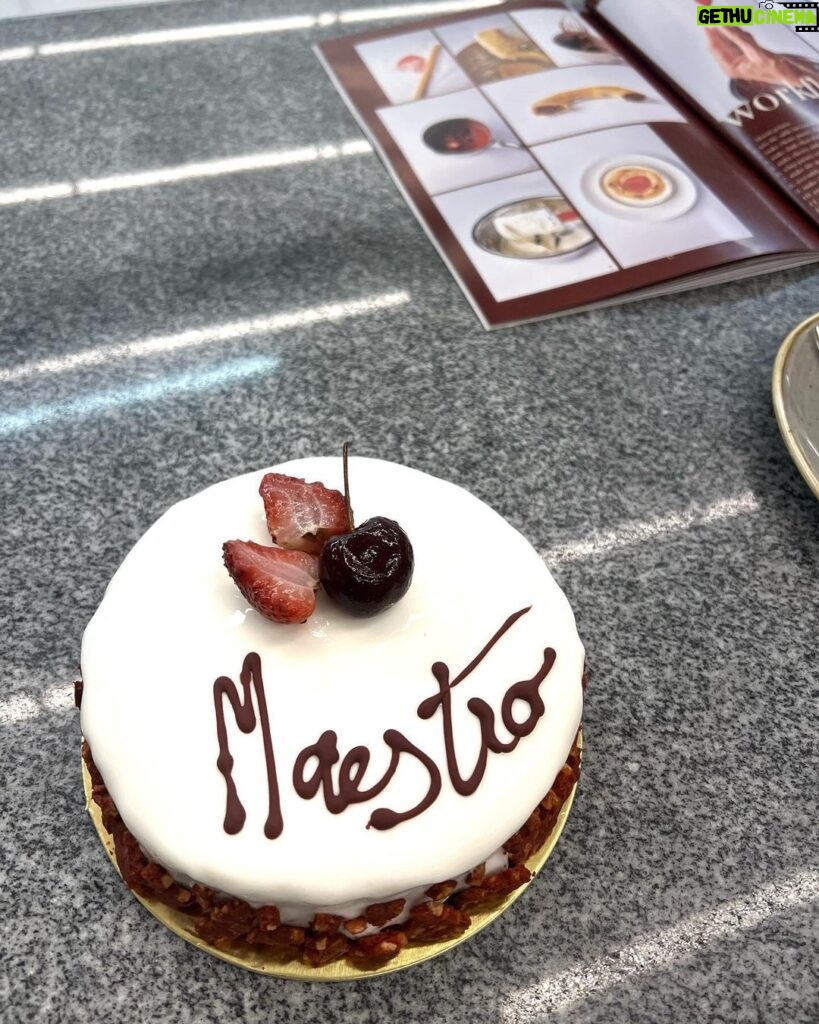 Niti Chaichitathorn Instagram - จบ intermediate!! เสาร์หน้าเริ่ม superior pastry เอาวะ คอร์สสุดท้ายแล้วค่ะคุณ โจทย์คือทาร์ตอันได้แรงบันดันดาลใจจาก ITALY ฉันจึงทำทาร์ตที่อินสะปายร์มาจากสีลิปสติก lip maestro ของ Armani