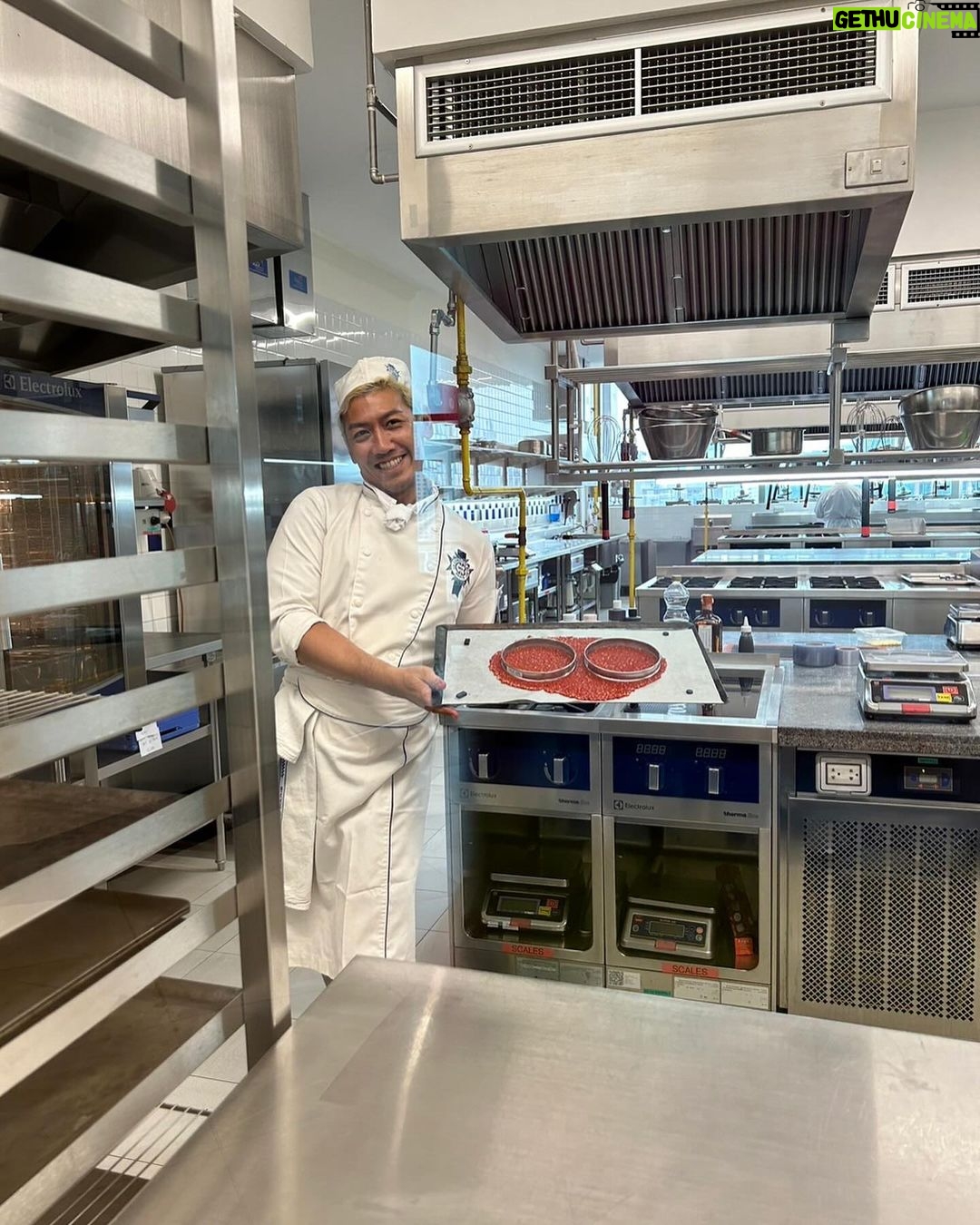 Niti Chaichitathorn Instagram - จบ intermediate!! เสาร์หน้าเริ่ม superior pastry เอาวะ คอร์สสุดท้ายแล้วค่ะคุณ โจทย์คือทาร์ตอันได้แรงบันดันดาลใจจาก ITALY ฉันจึงทำทาร์ตที่อินสะปายร์มาจากสีลิปสติก lip maestro ของ Armani