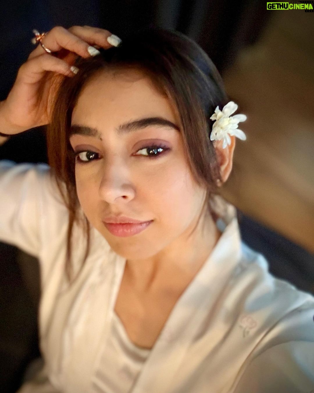 Niti Taylor Instagram - To all the incredible women out there, We’re all fighting battles, often silent ones. But remember, we deserve nothing but the best and should never settle for less. Let’s be grateful for ourselves and celebrate our strength every single day. Whether it’s health issues, personal challenges, career hurdles, or anything else, we wake up each morning, pick ourselves up, and start anew. Kudos to us for being our own biggest strength, for facing so much yet still wearing a smile. We are strong, beautiful, brave, and loving. We are women, and that’s our superpower. Let’s stand tall always. 💪🌟