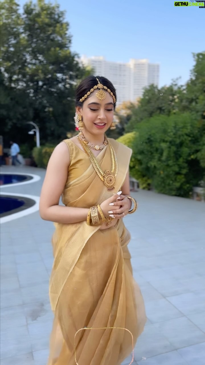 Niti Taylor Instagram - Shimmering in gold, draped in tradition. Authentic South Indian charm with a touch of wow! #murthy#reelitfeelit #instagramreels #reelsinstagram #instagram