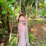 Niveditha Gowda Instagram – In love with this saree from @rentyourlook_by_chandangowda 💕