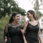 Niveditha Gowda Instagram - My best friend and sister from another mother 🥰🤗😘 #instagramreels #instareels #trendingreels #viralreels #instagramer #friends Styling:@rentyourlook_by_chandangowda @chandangowda_official