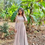 Niveditha Gowda Instagram - 👗 : @rentyourlook_by_chandangowda 🥰