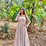 Niveditha Gowda Instagram - 👗 : @rentyourlook_by_chandangowda 🥰