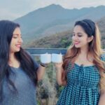 Niveditha Gowda Instagram – Morning coffee with bestie is always amazing 😗🥰😍
#instagramreels #instareels #trendingreels #bestfriends #yashaswinideshpande #meta