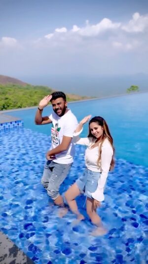 Niveditha Gowda Instagram - “Escape to the stunning beauty of Wayanad Kerala with my love! Our stay at the Wild Planet Bana Heights resort was awesome! - we loved waking up to the sound of birds chirping and soaking in the peaceful ambiance. Surrounded by lush greenery and breathtaking views, this was the perfect getaway from the hustle and bustle of city life. Highly recommend this resort to anyone looking for a rejuvenating break amidst nature!” #Wayanad #Kerala #WildPlanetBanaHeights #TravelGoals #NatureLovers #RomanticGetaway. 
@wildplanet_banaheights 
@tripstoluxury