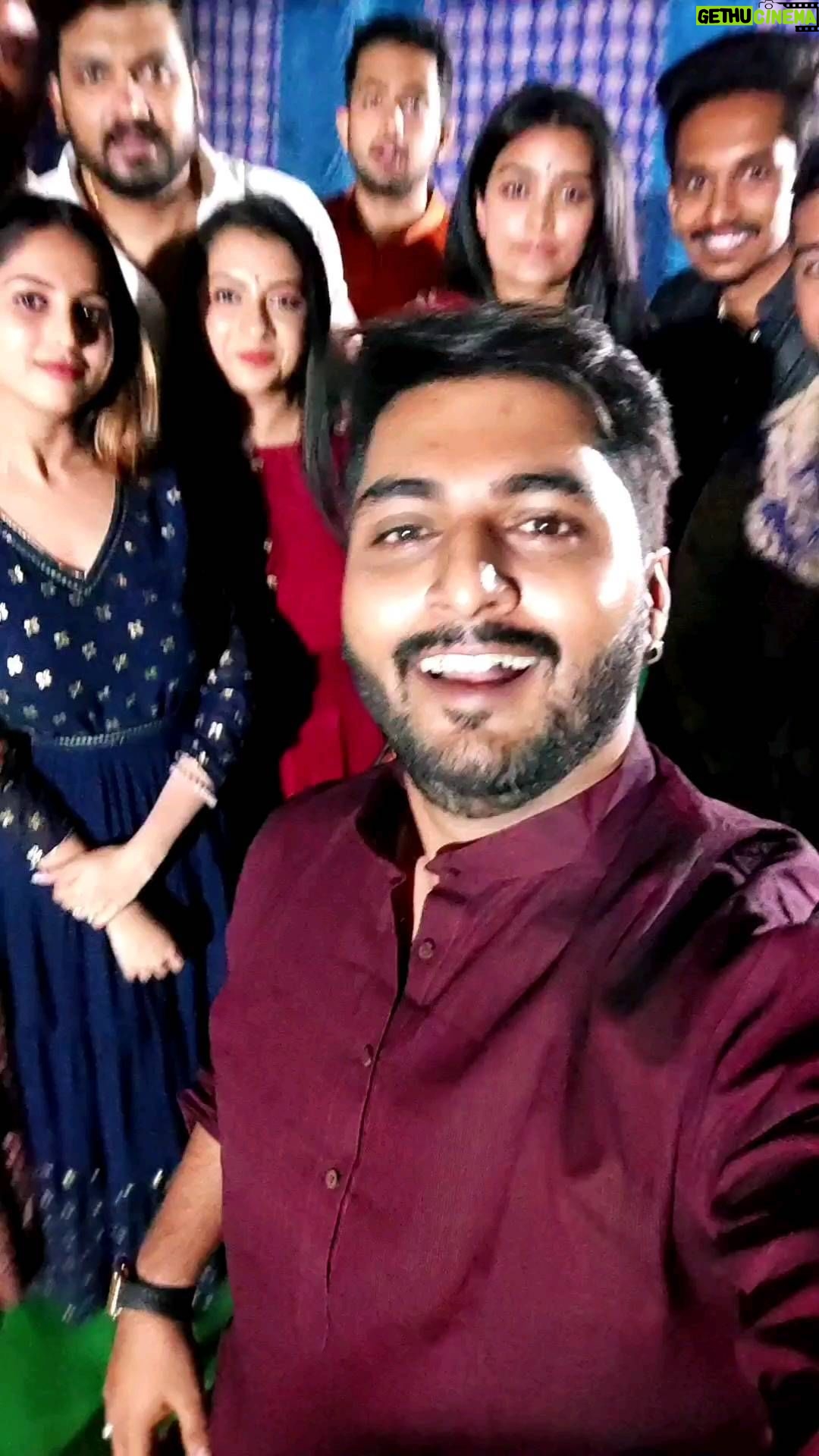 Niveditha Gowda Instagram - Deepavali habba with my darlingsssss ππππππ§¨β¨ #instagramreels #instareels #trendingreels #viralreels #instagramer #instaindiareels #instalikes #instatag #instafamous #instacool #instalove #instareels #instagramreels #like4likes #liketime #deepawali #festivevibes #festivewear #festival #festivalsofindia