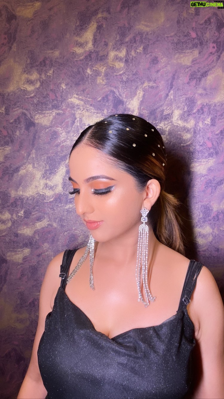 Niveditha Gowda Instagram - #makeup #beauty #makeupartist #fashion #mua #love #makeuptutorial #photography #beautiful #instagood #model #like #instagram #style #follow #skincare #makeuplover #photooftheday #girl #art #makeupaddict #cute #selfie #hair #maquiagem #makeuplooks #nivedithagowda #chandanshetty #chandanshettyofficial #bangaloremakeupartist Bangalore, India