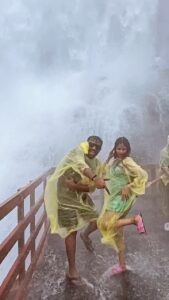 Niveditha Gowda Instagram - Did this reel without sound .. 😅 Niagara Falls State Park, USA