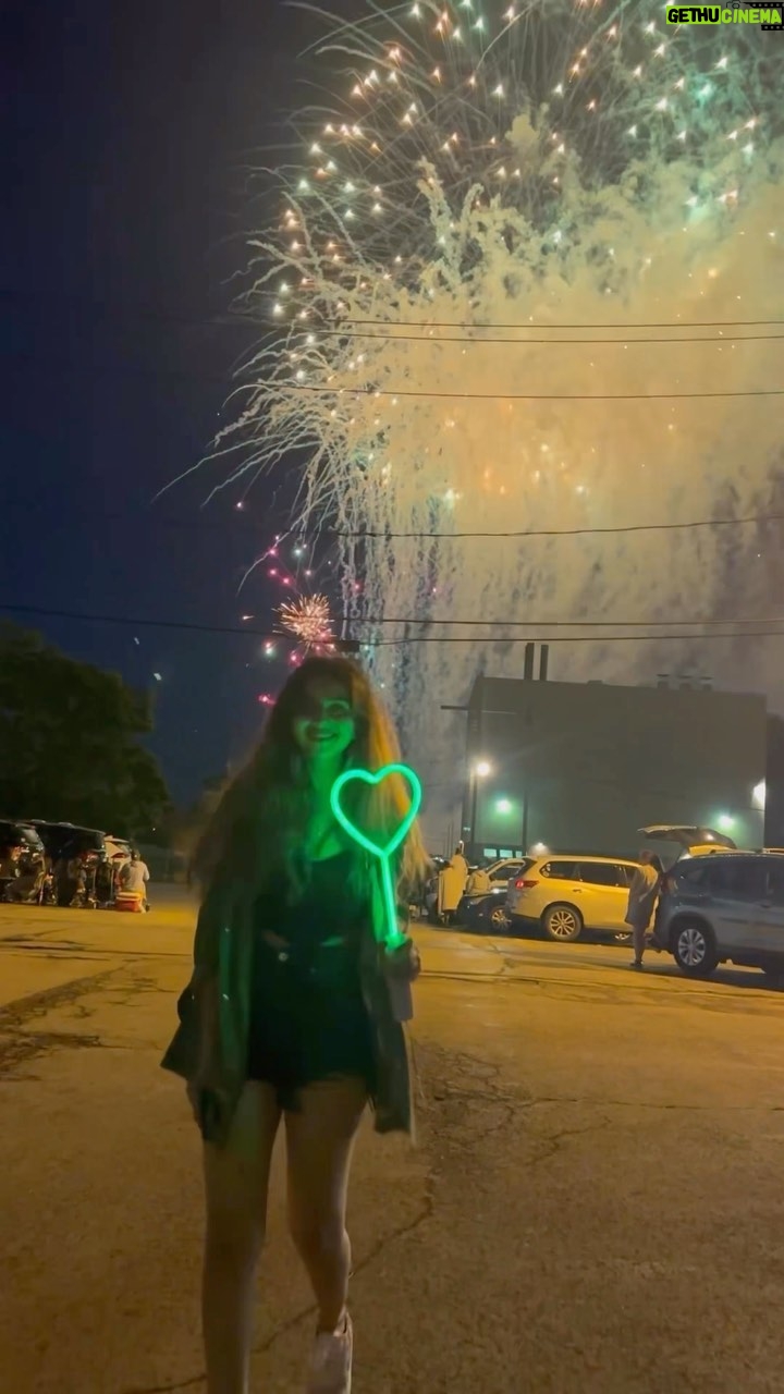 Niveditha Gowda Instagram - Fireworks 🫶🏻 #nivedithagowda #reelsinstagram #fireworks